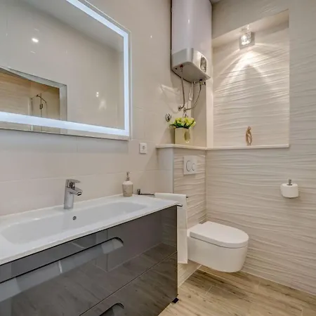 Royal Theatre アパート