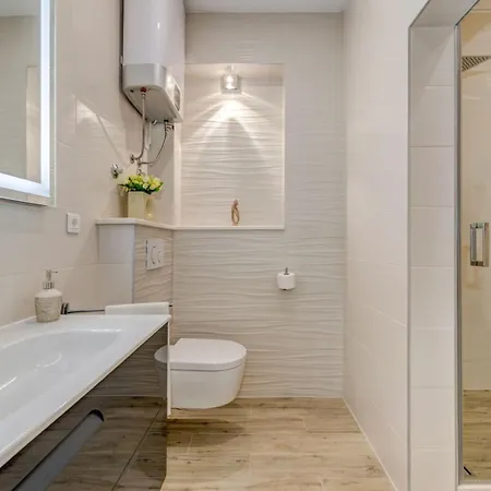 Royal Theatre アパート