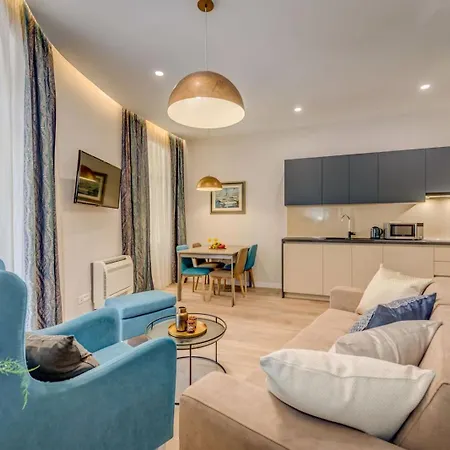 Royal Theatre アパート *